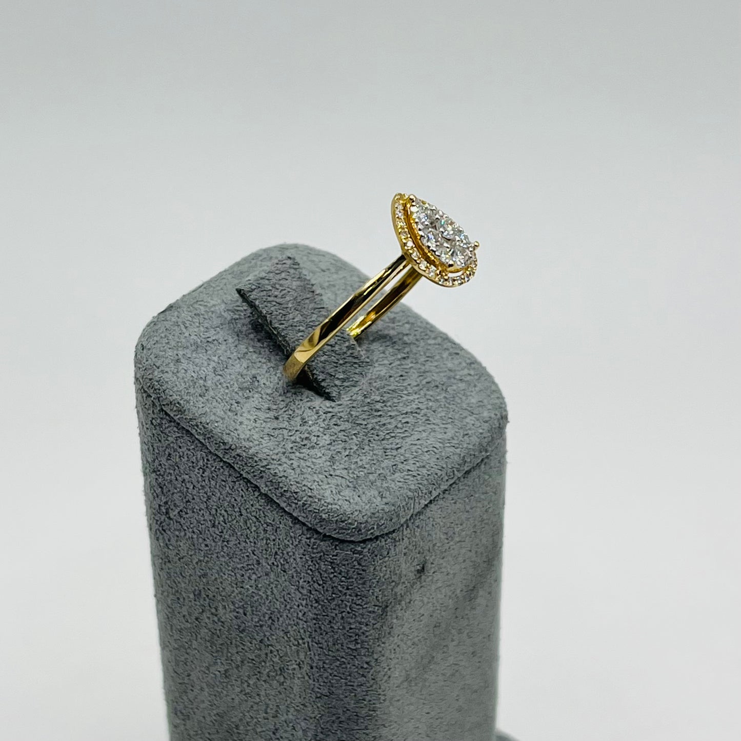 14k Gold Natural Diamond Velour Spark Ring