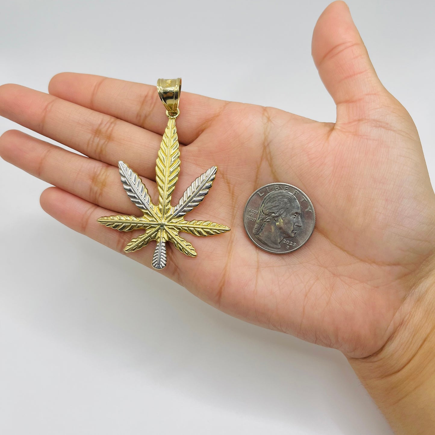 10k Gold Two-Tone Weed Pendant (M)
