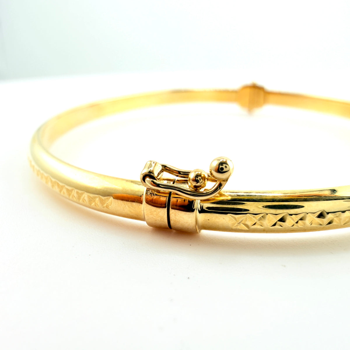 10K Gold Bangle Oval Hinged