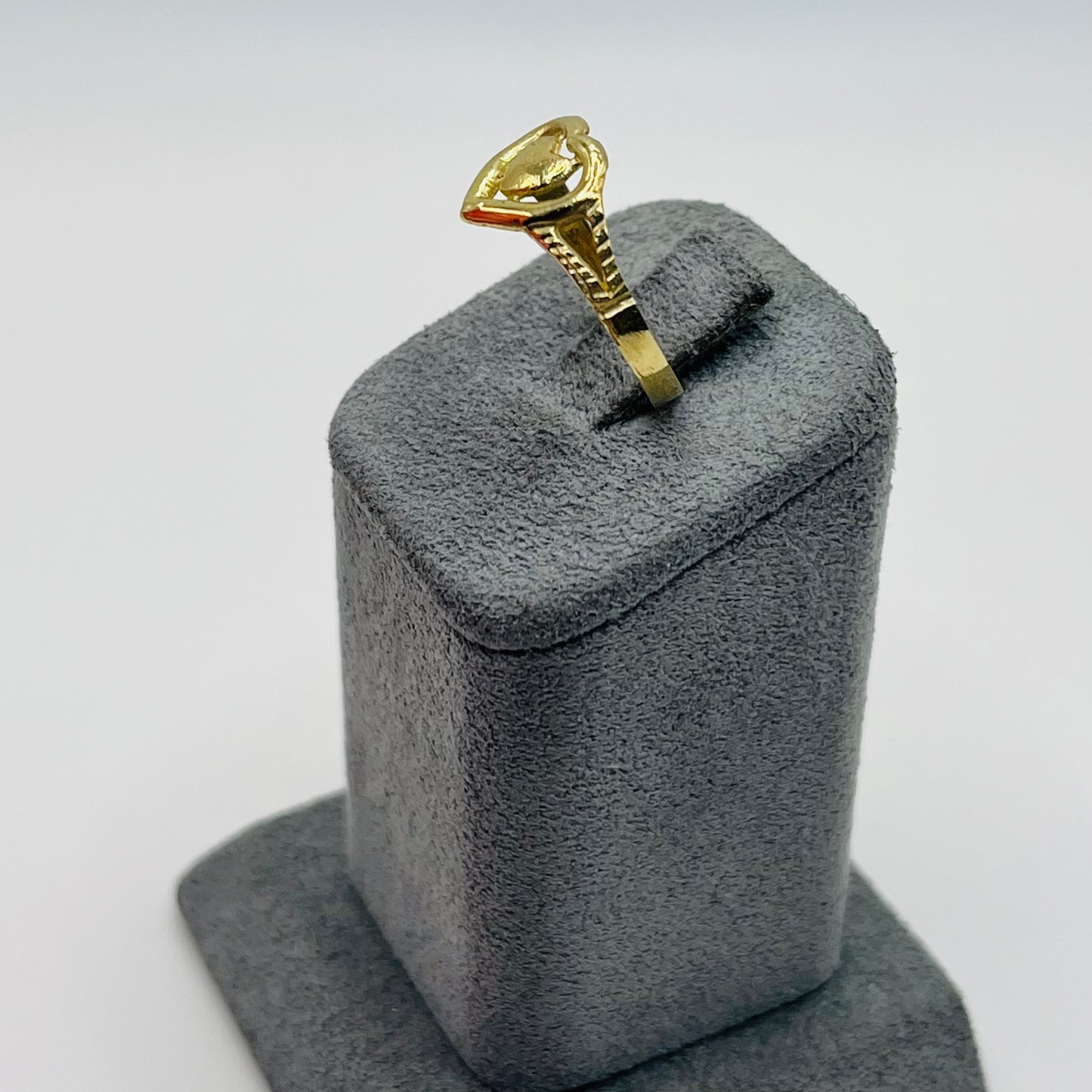 10k Gold Tiny Treasure Heart Ring