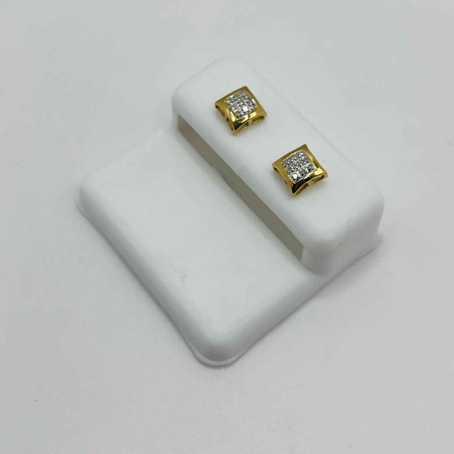10k Gold Dome Diamond Kite Earrings (Screwback) 6.5mm
