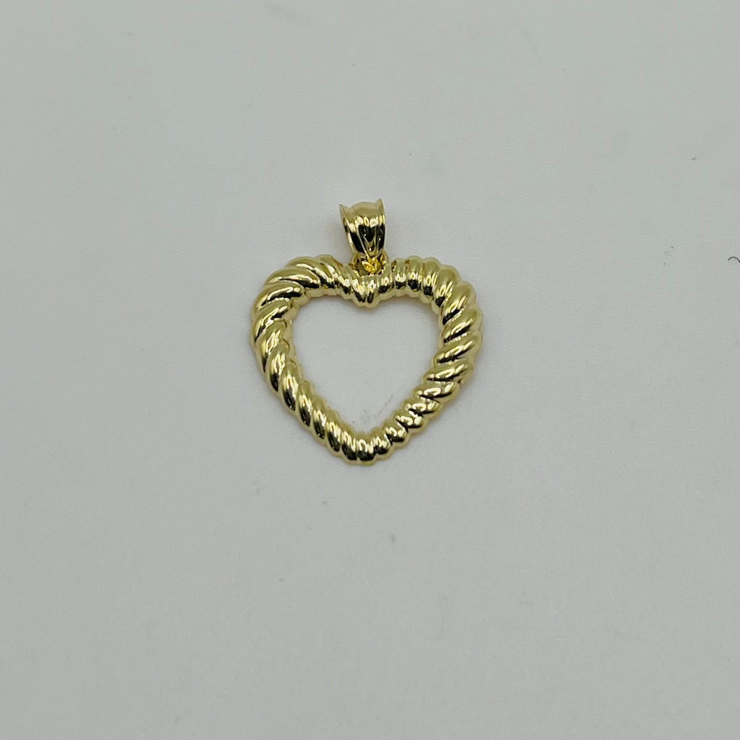 10K Gold Ribbed Open Heart Charm