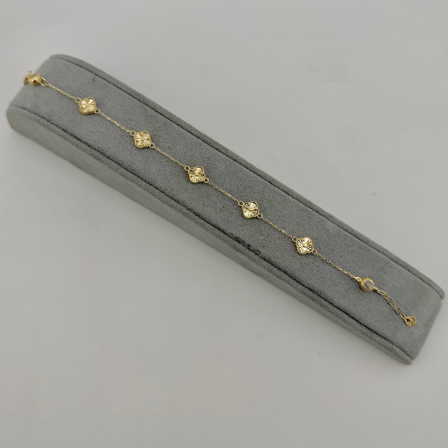10k Gold Fancy Clover Bracelet (S)