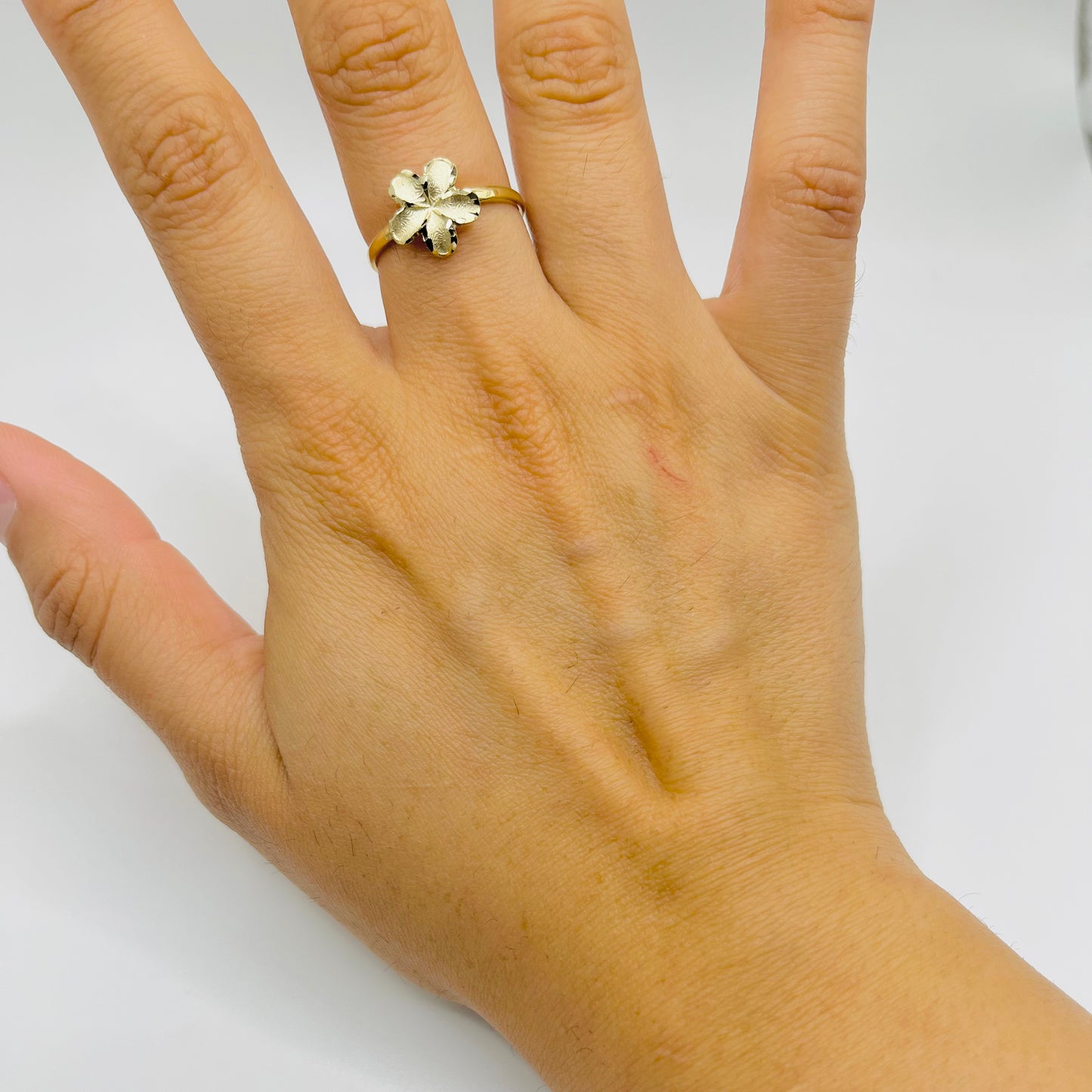 10k Gold Diamond Cut Border Hibiscus Ring