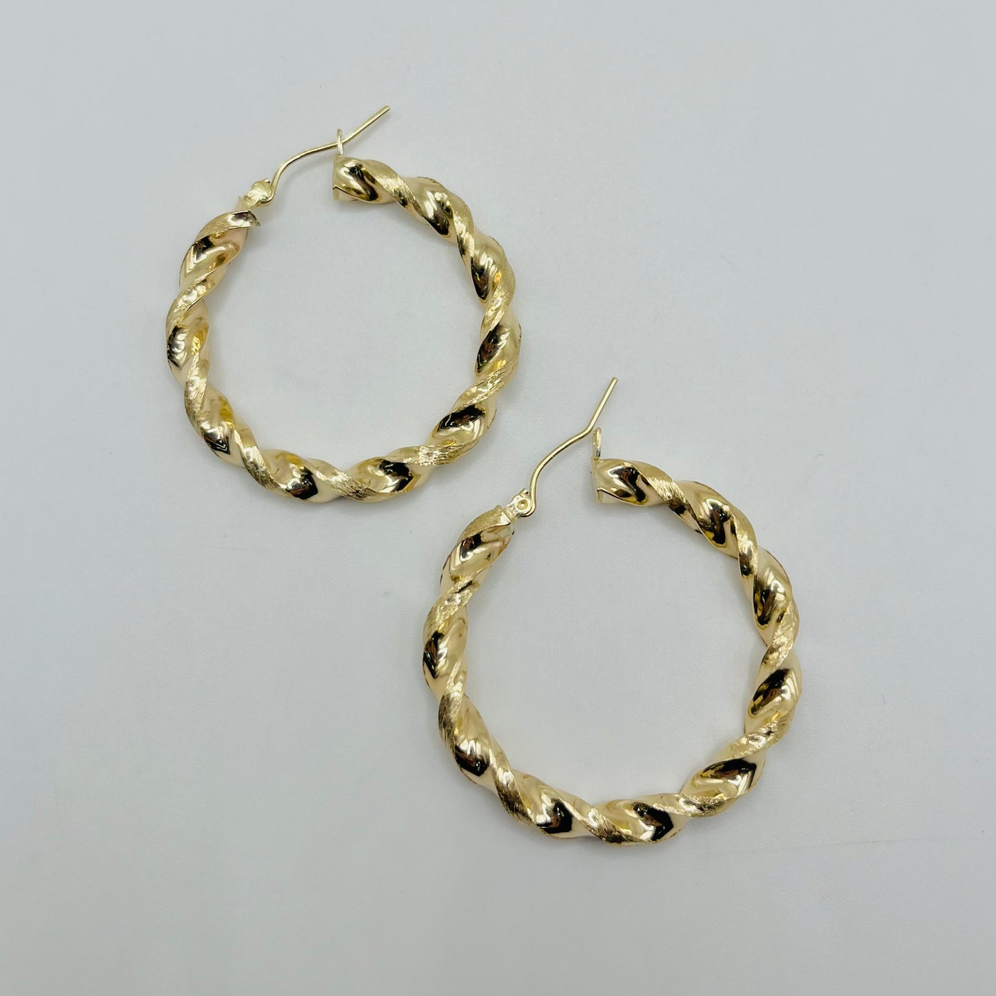 10K Gold 4.3mm Twist Hoop Earrings (1.5" diameter)