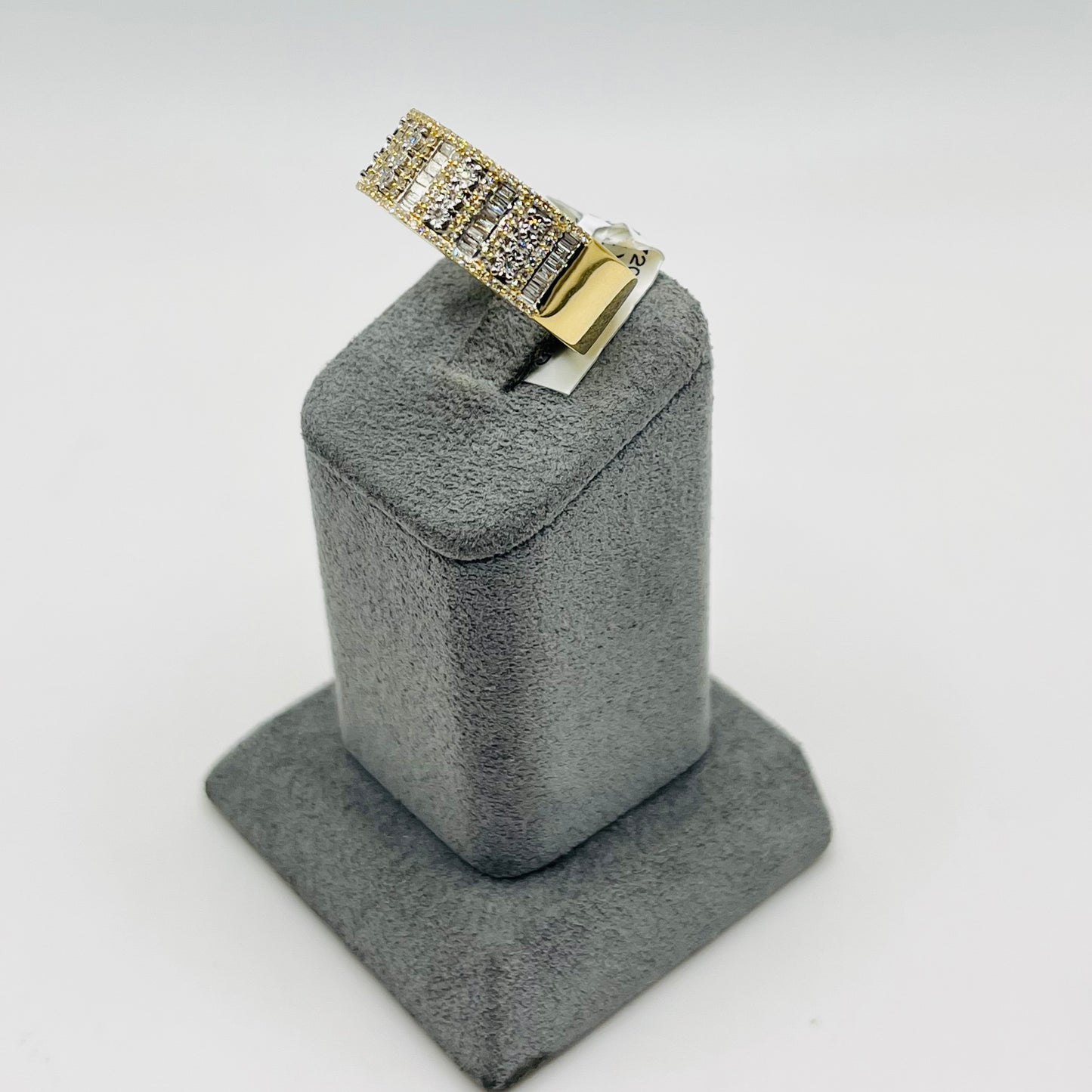 10k Gold Diamond Baguette Beam Ring