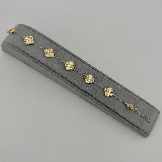 10k Gold Fancy Clover Bracelet (M)