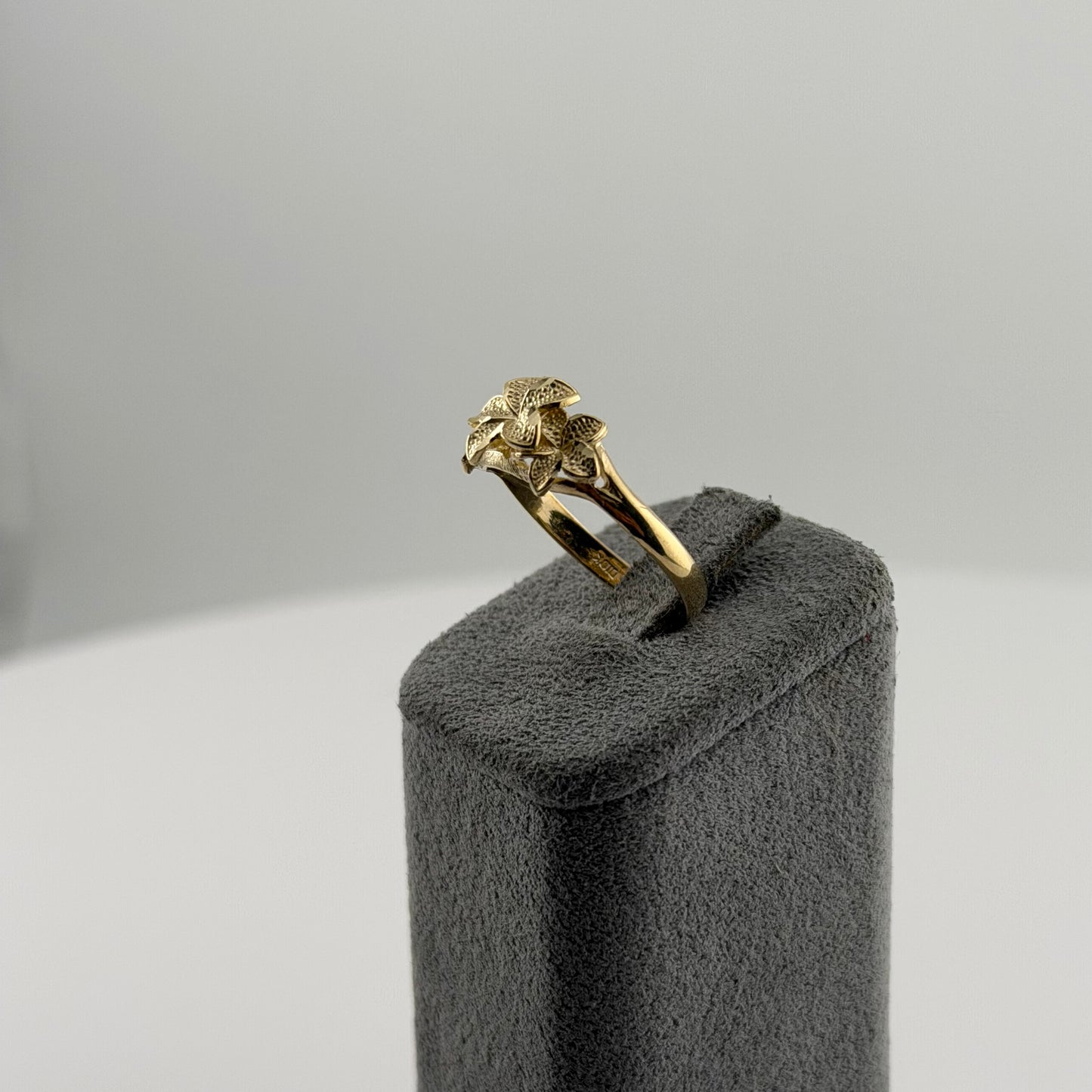 10k Gold Classic Hibiscus Signature Ring (small)