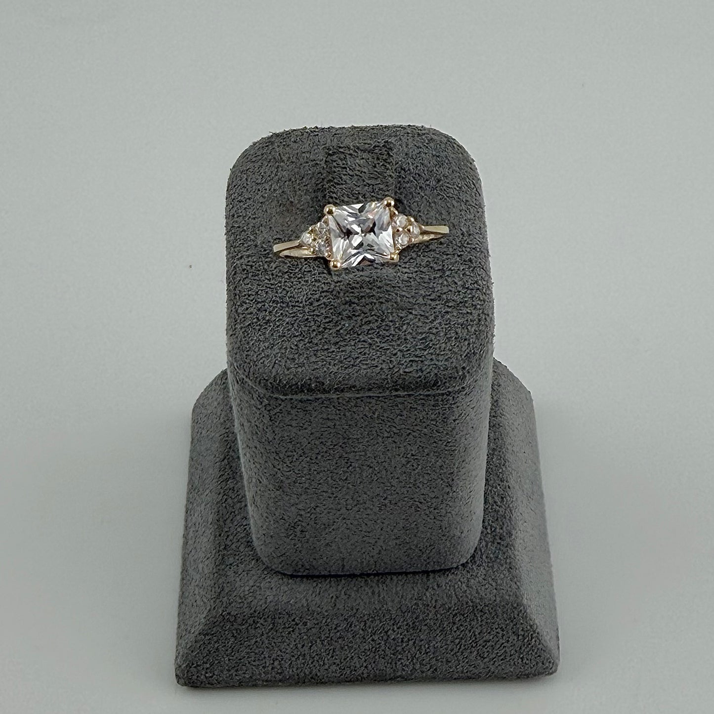10k Gold River Stone Cz Ring