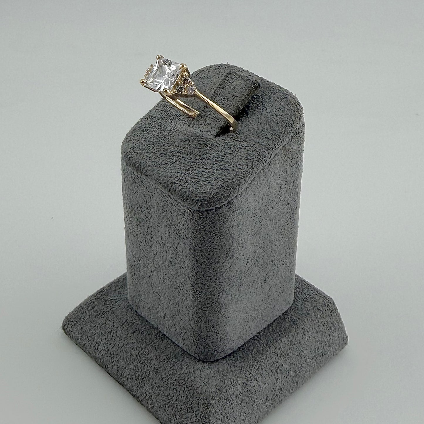 10k Gold River Stone Cz Ring
