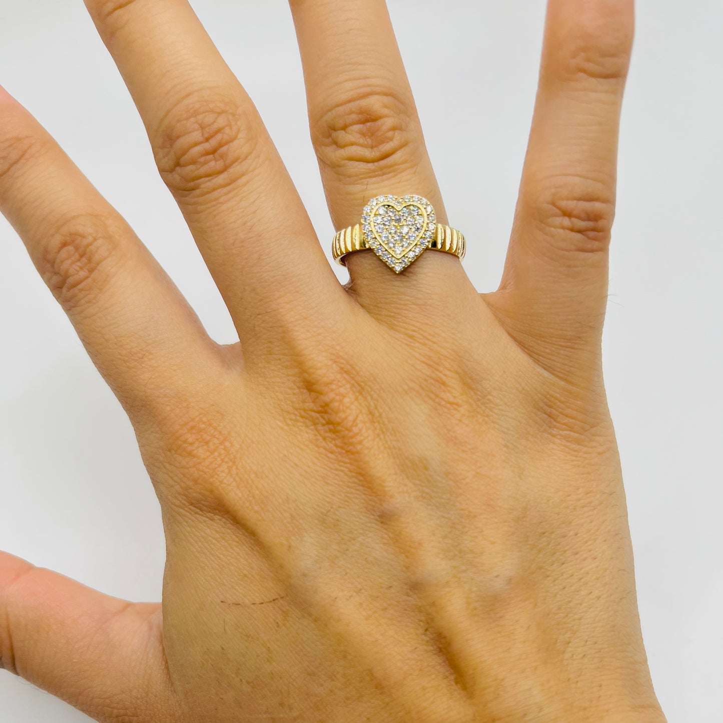 14k Gold Cz Heart ribbed Band Ring