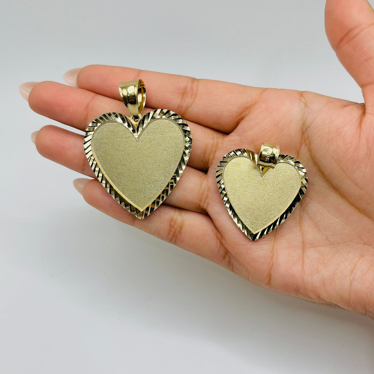 14K Gold Heart Picture Pendant | Face Size: 31mm