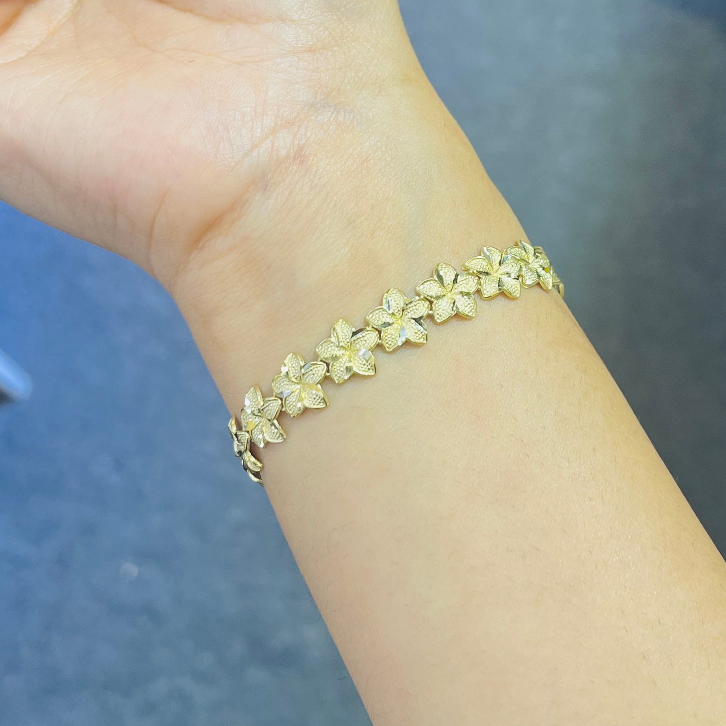 14k Gold Medium Hibiscus Bracelet