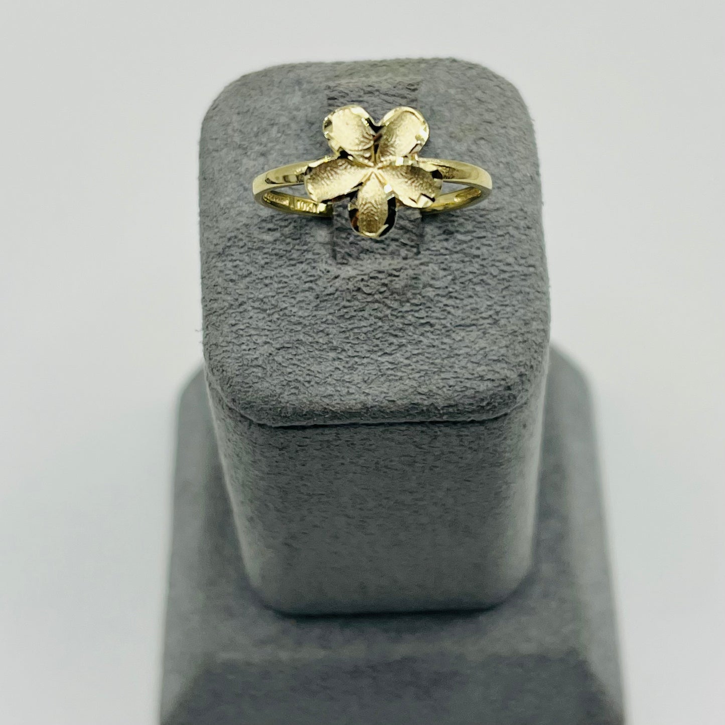 10k Gold Diamond Cut Border Hibiscus Ring