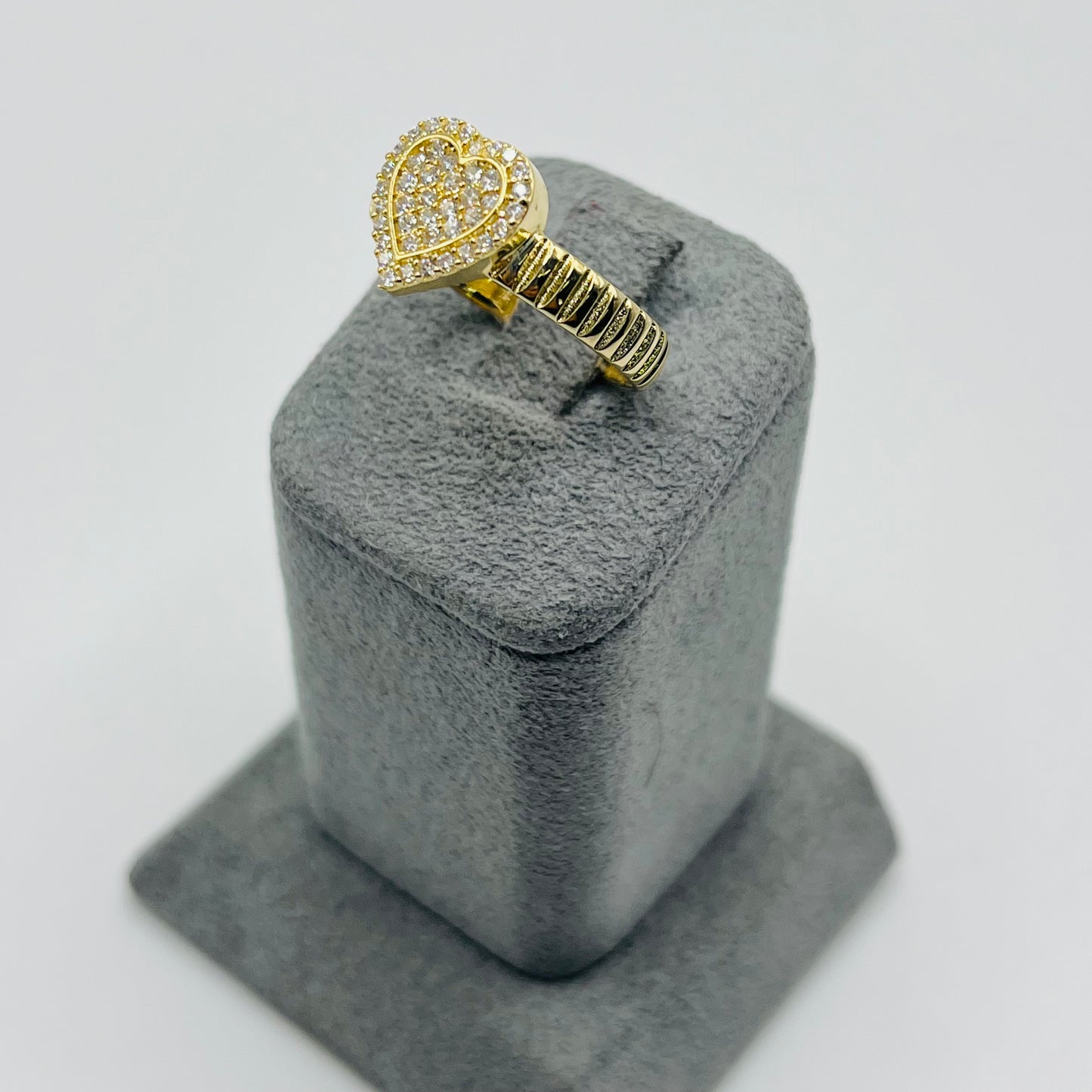 14k Gold Cz Heart ribbed Band Ring