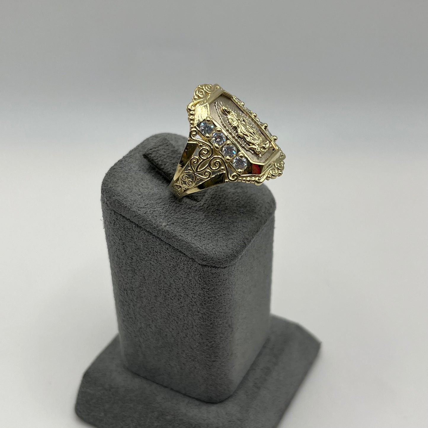 10k Gold Detailed Virgin Mary Cz Ring