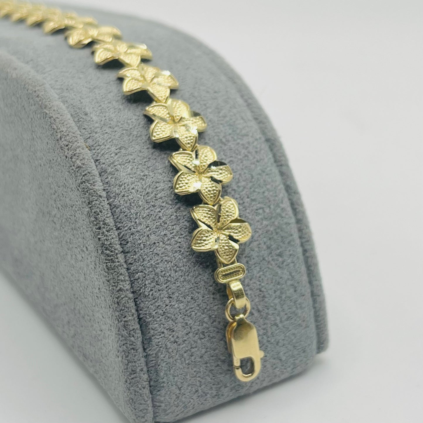 14k Gold Medium Hibiscus Bracelet