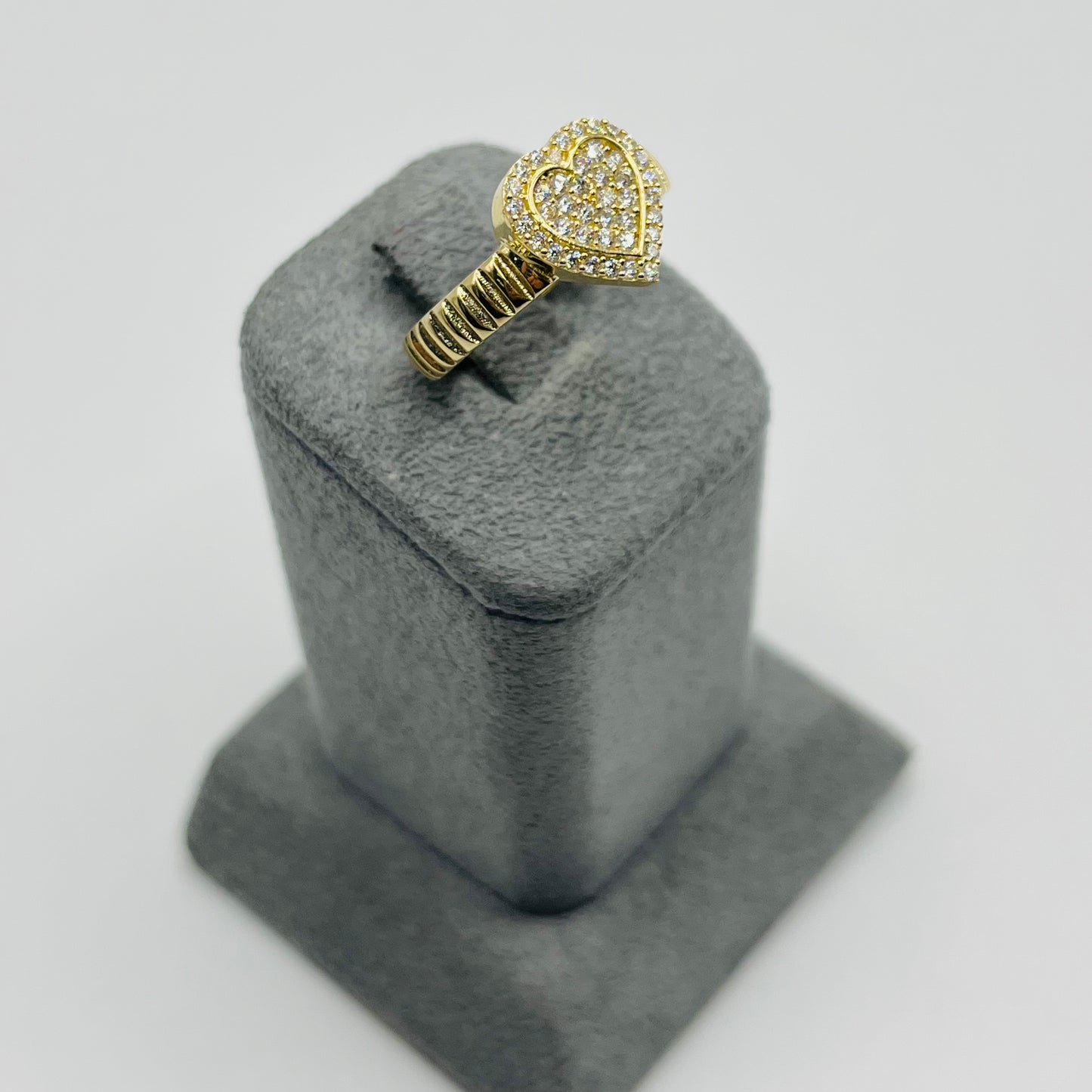 14k Gold Cz Heart ribbed Band Ring