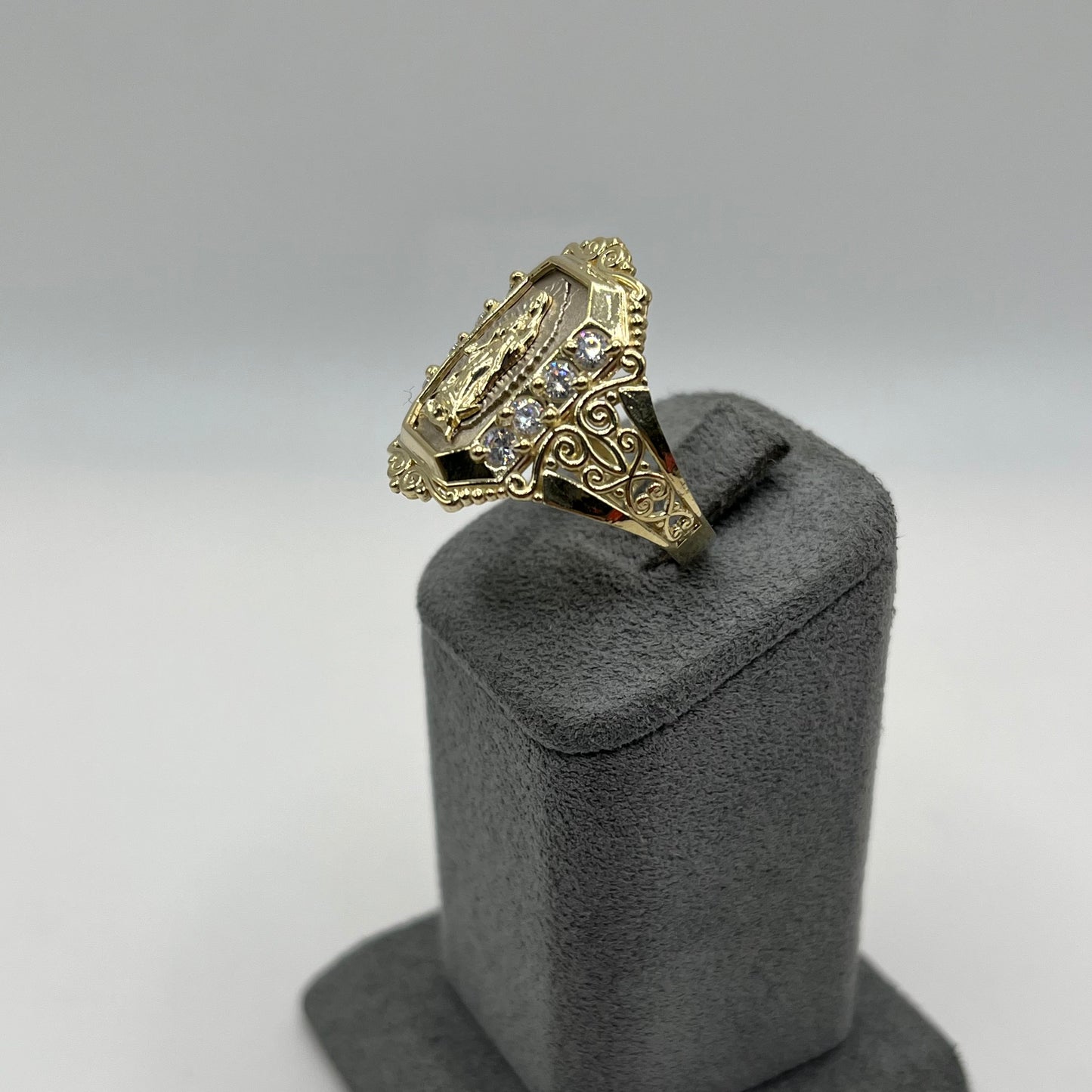 10k Gold Detailed Virgin Mary Cz Ring