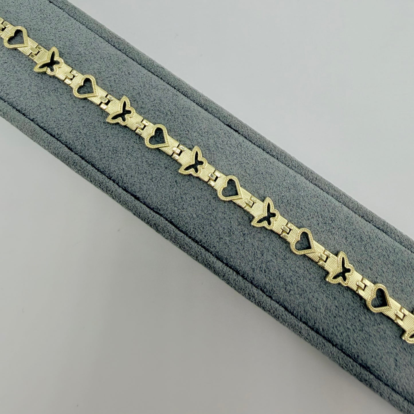 10k Gold Flutter & Heart Bracelet 8”