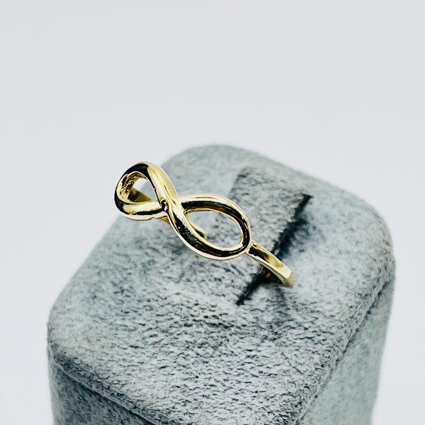 10K Gold Infinity Ring