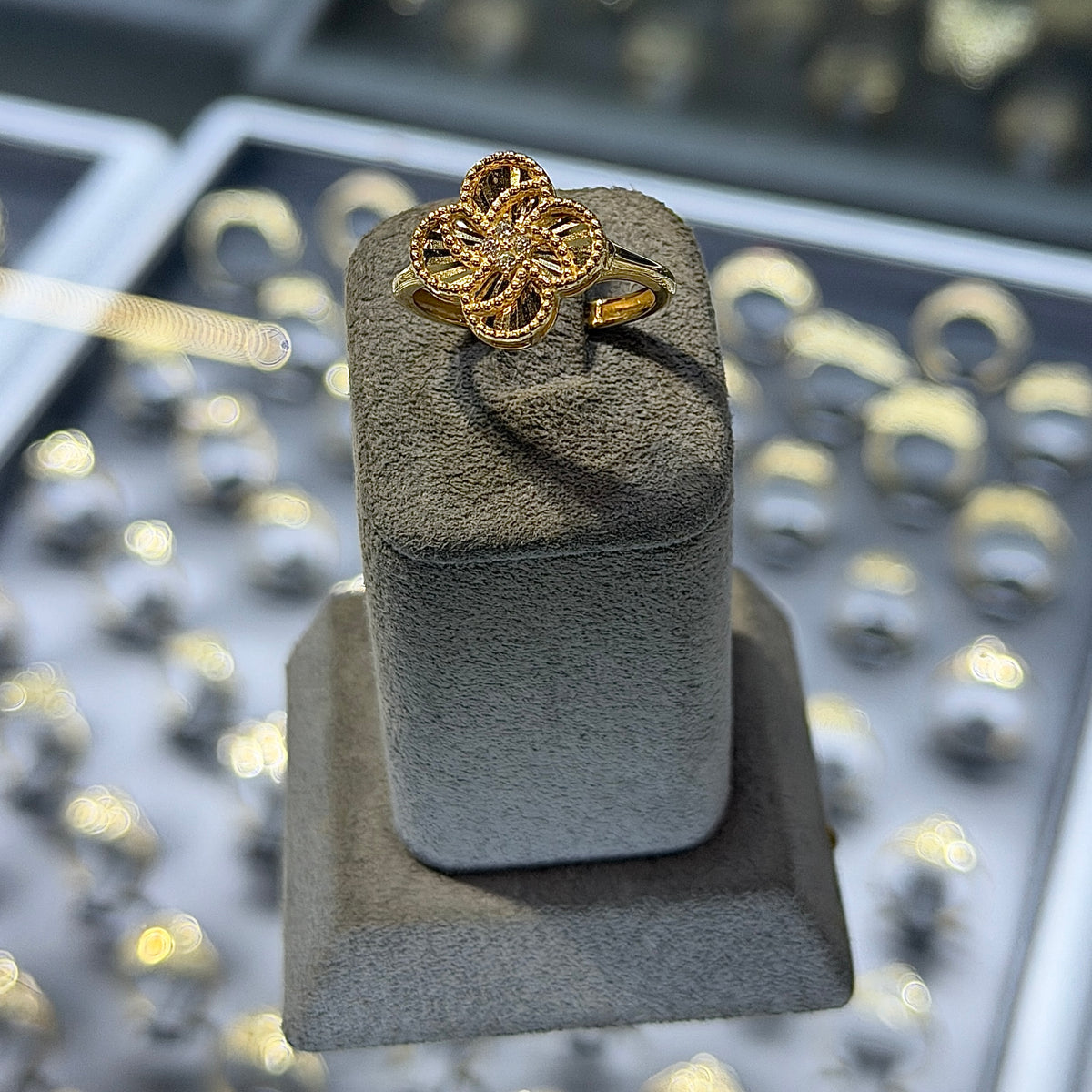 10K Gold Fancy Detail Clover Ring