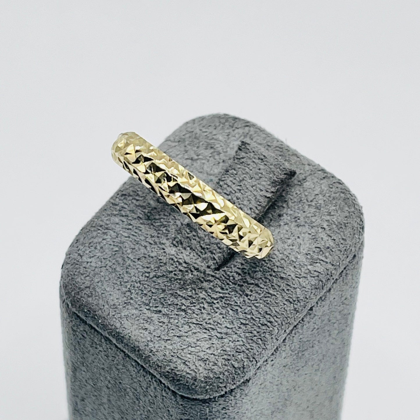 10K Gold Diamond Cut Band