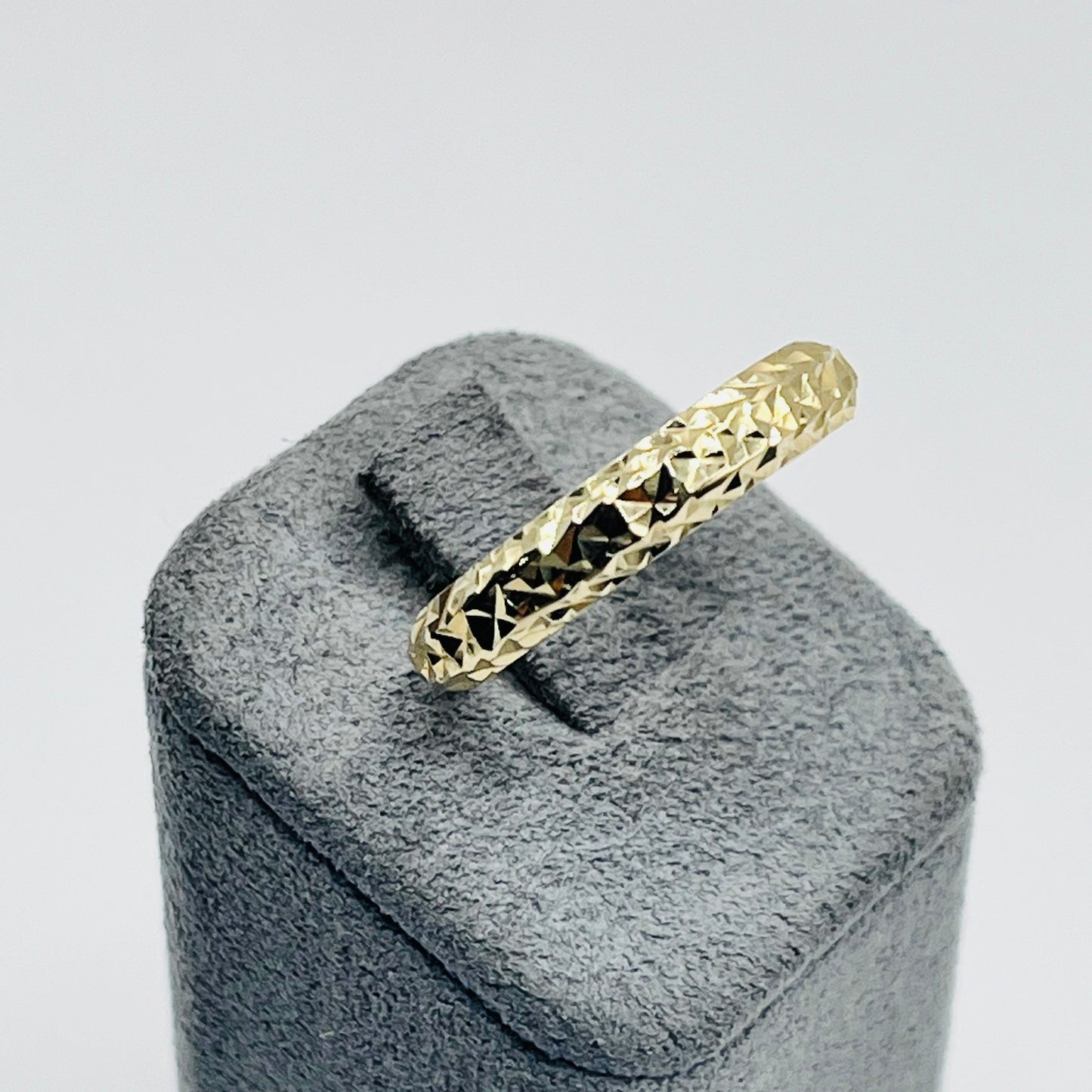 10K Gold Diamond Cut Band