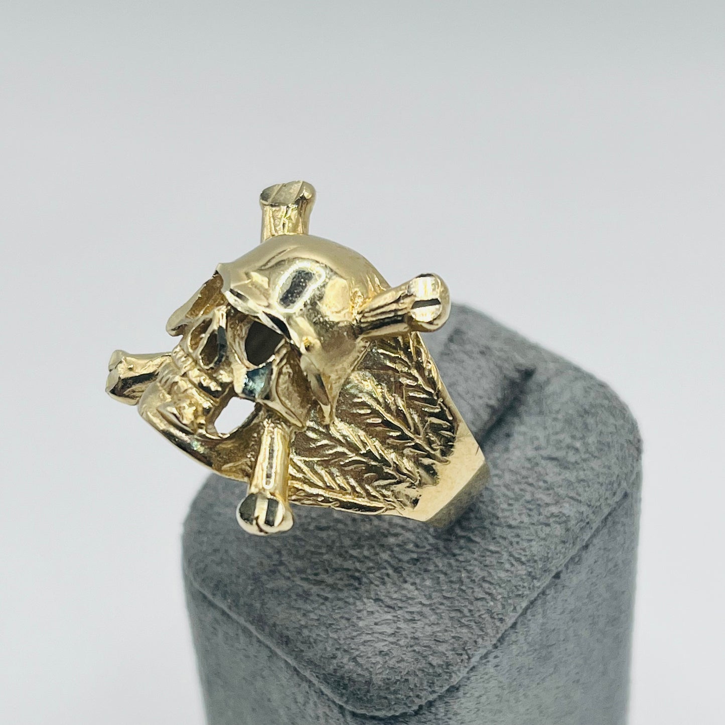 10K Solid Gold Mens Skull Ring