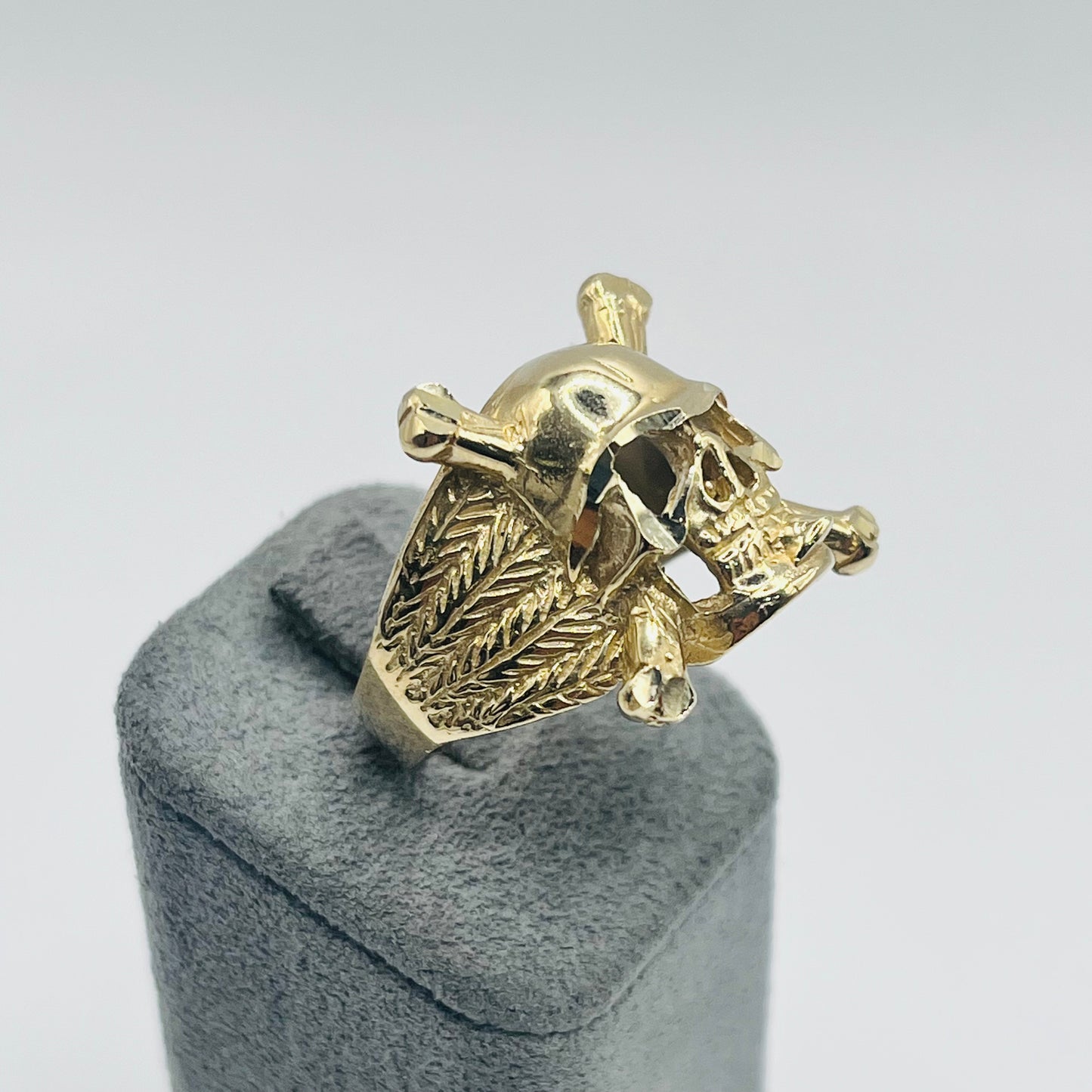 10K Solid Gold Mens Skull Ring