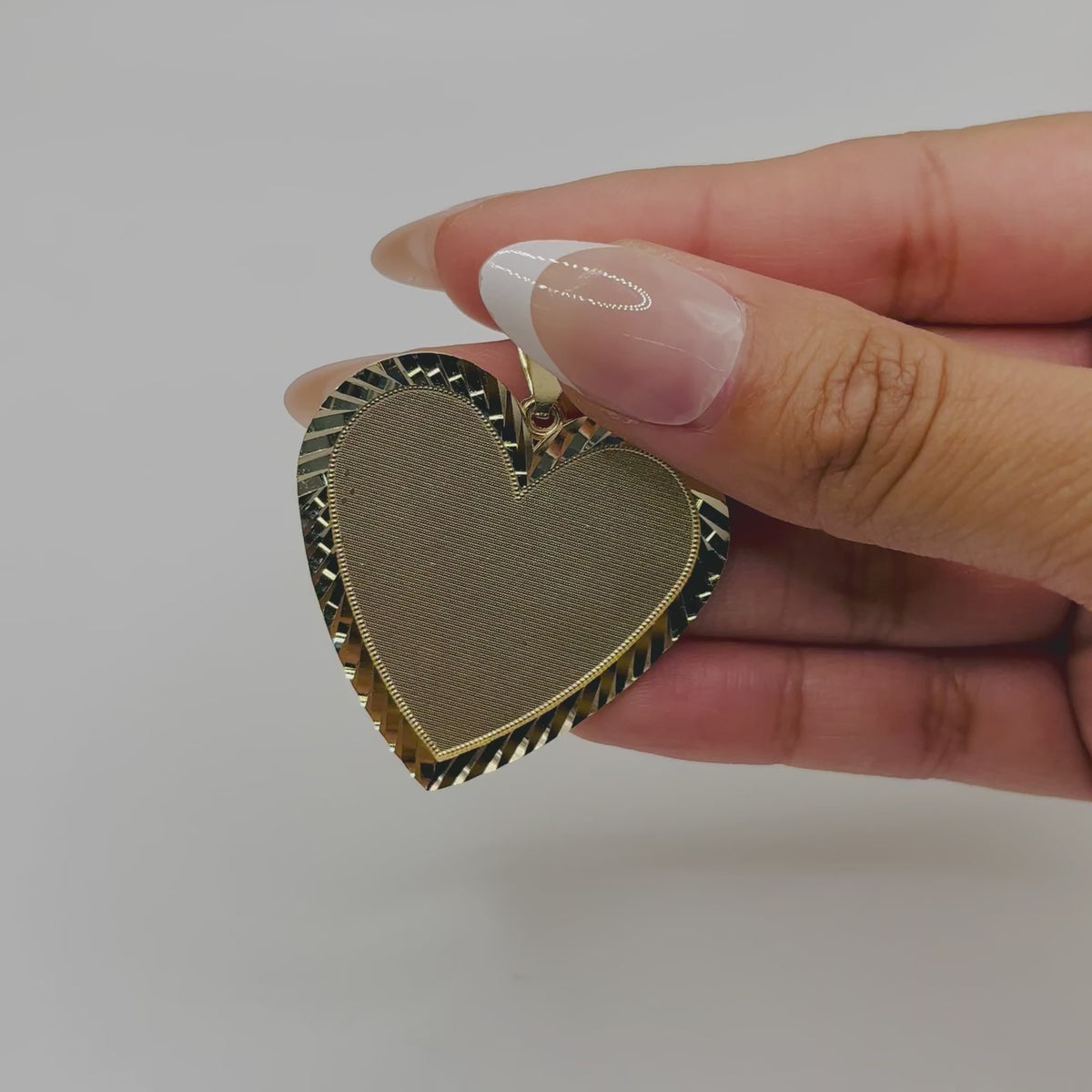 14K Gold Heart Picture Pendant | Face Size: 31mm